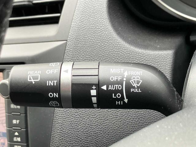 アクセラスポーツ １５Ｓナビエディション　純正ナビ☆バックカメラ☆ＥＴＣ☆スマートキー☆デュアルオートエアコン☆レインセンサー☆ミュージックサーバー☆オートライト☆ＨＩＤヘッドライト☆純正アルミホイール（16枚目）