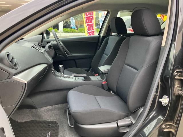 アクセラスポーツ １５Ｓナビエディション　純正ナビ☆バックカメラ☆ＥＴＣ☆スマートキー☆デュアルオートエアコン☆レインセンサー☆ミュージックサーバー☆オートライト☆ＨＩＤヘッドライト☆純正アルミホイール（27枚目）