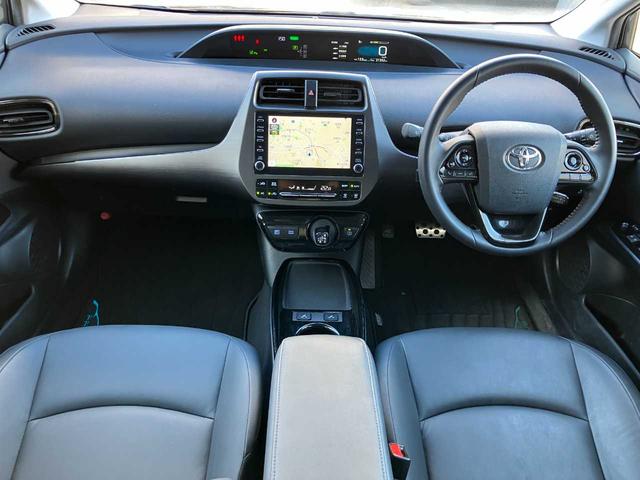 プリウス Ｓツーリングセレクション・ブラックエディション　純正ナビ☆バックカメラ☆ＥＴＣ☆ドライブレコーダー☆衝突軽減装置☆クルーズコントロール☆ステアリングリモコン☆Ｍｉｒａｃａｓｔ☆シートヒーター☆ＬＥＤヘッドライト☆純正アルミホイール（6枚目）