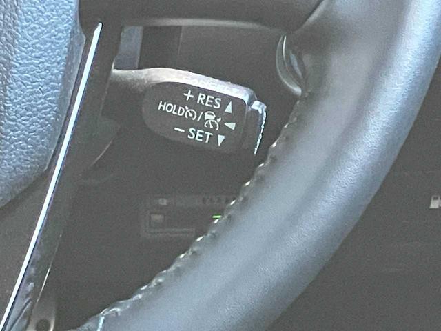 プリウス Ｓツーリングセレクション・ブラックエディション　純正ナビ☆バックカメラ☆ＥＴＣ☆ドライブレコーダー☆衝突軽減装置☆クルーズコントロール☆ステアリングリモコン☆Ｍｉｒａｃａｓｔ☆シートヒーター☆ＬＥＤヘッドライト☆純正アルミホイール（13枚目）