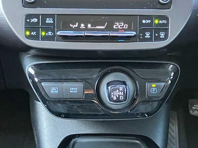 プリウス Ｓツーリングセレクション・ブラックエディション　純正ナビ☆バックカメラ☆ＥＴＣ☆ドライブレコーダー☆衝突軽減装置☆クルーズコントロール☆ステアリングリモコン☆Ｍｉｒａｃａｓｔ☆シートヒーター☆ＬＥＤヘッドライト☆純正アルミホイール（17枚目）