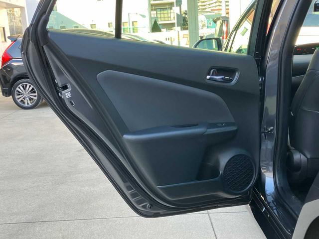 プリウス Ｓツーリングセレクション・ブラックエディション　純正ナビ☆バックカメラ☆ＥＴＣ☆ドライブレコーダー☆衝突軽減装置☆クルーズコントロール☆ステアリングリモコン☆Ｍｉｒａｃａｓｔ☆シートヒーター☆ＬＥＤヘッドライト☆純正アルミホイール（42枚目）