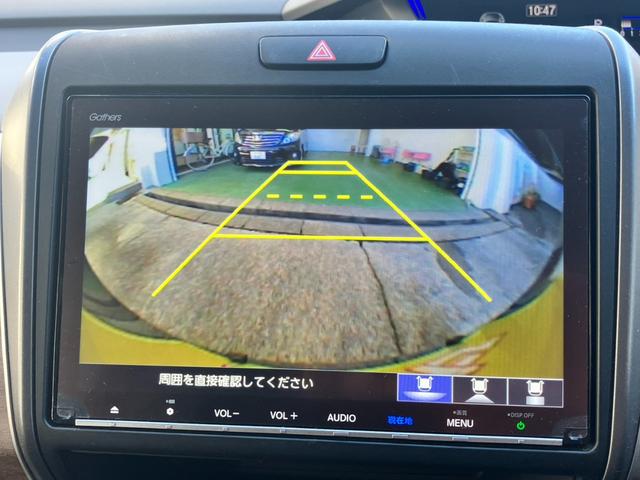 フリード G・ホンダセンシング 7人乗☆純正ナビ☆バックカメラ☆ETC☆ドライブレコーダー☆フリップダウンモニター☆シートヒーター☆クルーズコントロール☆衝突軽減装置☆両側電動スライドドア☆スマートキー☆純正ホイール(8枚目)