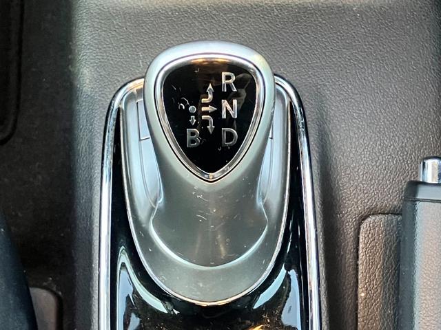 アウトランダーＰＨＥＶ Ｇプレミアムパッケージ　純正ナビ☆バックカメラ☆ＥＴＣ☆ドライブレコーダー☆レザーシート☆衝突軽減装置☆クルーズコントロール☆パワーシート☆Ｂｌｕｅｔｏｏｔｈ☆ＨＩＤヘッドライト☆純正アルミホイール（13枚目）