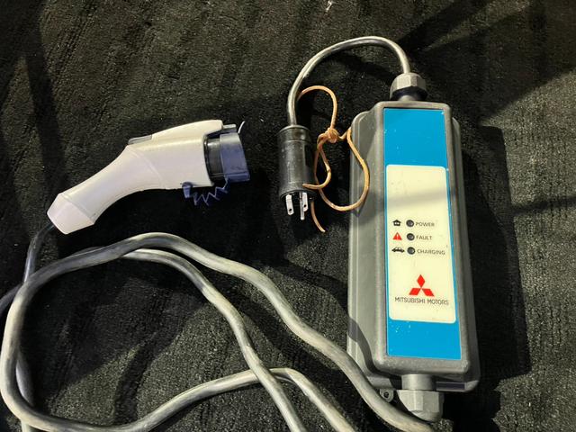 アウトランダーＰＨＥＶ Ｇプレミアムパッケージ　純正ナビ☆バックカメラ☆ＥＴＣ☆ドライブレコーダー☆レザーシート☆衝突軽減装置☆クルーズコントロール☆パワーシート☆Ｂｌｕｅｔｏｏｔｈ☆ＨＩＤヘッドライト☆純正アルミホイール（40枚目）