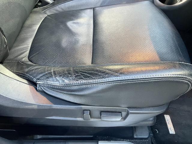 アウトランダーＰＨＥＶ Ｇプレミアムパッケージ　純正ナビ☆バックカメラ☆ＥＴＣ☆ドライブレコーダー☆レザーシート☆衝突軽減装置☆クルーズコントロール☆パワーシート☆Ｂｌｕｅｔｏｏｔｈ☆ＨＩＤヘッドライト☆純正アルミホイール（41枚目）