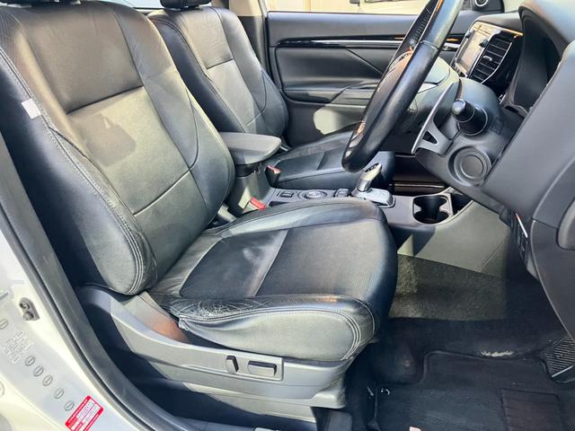 アウトランダーＰＨＥＶ Ｇプレミアムパッケージ　純正ナビ☆バックカメラ☆ＥＴＣ☆ドライブレコーダー☆レザーシート☆衝突軽減装置☆クルーズコントロール☆パワーシート☆Ｂｌｕｅｔｏｏｔｈ☆ＨＩＤヘッドライト☆純正アルミホイール（42枚目）