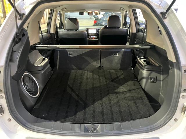 アウトランダーＰＨＥＶ Ｇプレミアムパッケージ　純正ナビ☆バックカメラ☆ＥＴＣ☆ドライブレコーダー☆レザーシート☆衝突軽減装置☆クルーズコントロール☆パワーシート☆Ｂｌｕｅｔｏｏｔｈ☆ＨＩＤヘッドライト☆純正アルミホイール（48枚目）