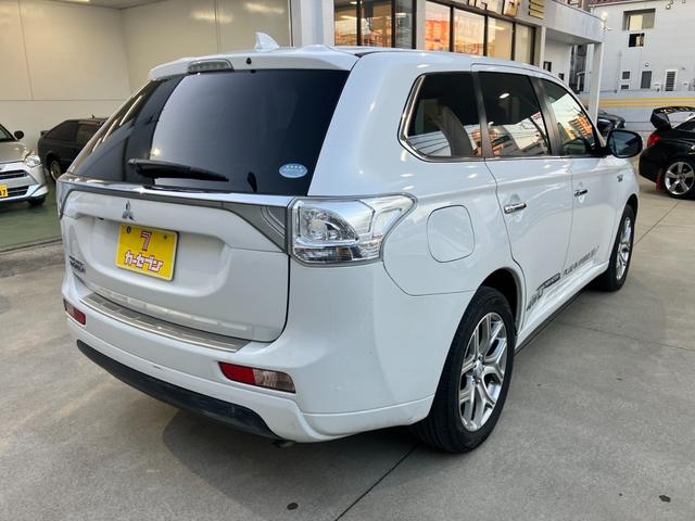 アウトランダーＰＨＥＶ Ｇプレミアムパッケージ　純正ナビ☆バックカメラ☆ＥＴＣ☆ドライブレコーダー☆レザーシート☆衝突軽減装置☆クルーズコントロール☆パワーシート☆Ｂｌｕｅｔｏｏｔｈ☆ＨＩＤヘッドライト☆純正アルミホイール（62枚目）