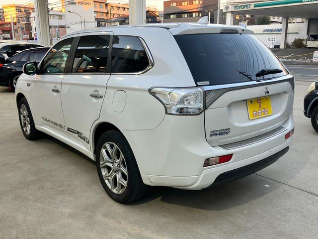 アウトランダーＰＨＥＶ Ｇプレミアムパッケージ　純正ナビ☆バックカメラ☆ＥＴＣ☆ドライブレコーダー☆レザーシート☆衝突軽減装置☆クルーズコントロール☆パワーシート☆Ｂｌｕｅｔｏｏｔｈ☆ＨＩＤヘッドライト☆純正アルミホイール（64枚目）