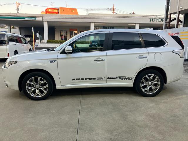 アウトランダーＰＨＥＶ Ｇプレミアムパッケージ　純正ナビ☆バックカメラ☆ＥＴＣ☆ドライブレコーダー☆レザーシート☆衝突軽減装置☆クルーズコントロール☆パワーシート☆Ｂｌｕｅｔｏｏｔｈ☆ＨＩＤヘッドライト☆純正アルミホイール（65枚目）