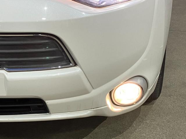 アウトランダーＰＨＥＶ Ｇプレミアムパッケージ　純正ナビ☆バックカメラ☆ＥＴＣ☆ドライブレコーダー☆レザーシート☆衝突軽減装置☆クルーズコントロール☆パワーシート☆Ｂｌｕｅｔｏｏｔｈ☆ＨＩＤヘッドライト☆純正アルミホイール（69枚目）