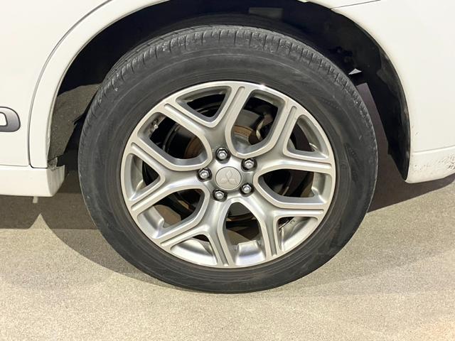 アウトランダーＰＨＥＶ Ｇプレミアムパッケージ　純正ナビ☆バックカメラ☆ＥＴＣ☆ドライブレコーダー☆レザーシート☆衝突軽減装置☆クルーズコントロール☆パワーシート☆Ｂｌｕｅｔｏｏｔｈ☆ＨＩＤヘッドライト☆純正アルミホイール（76枚目）