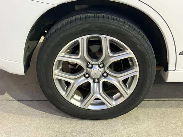 アウトランダーＰＨＥＶ Ｇプレミアムパッケージ　純正ナビ☆バックカメラ☆ＥＴＣ☆ドライブレコーダー☆レザーシート☆衝突軽減装置☆クルーズコントロール☆パワーシート☆Ｂｌｕｅｔｏｏｔｈ☆ＨＩＤヘッドライト☆純正アルミホイール（77枚目）