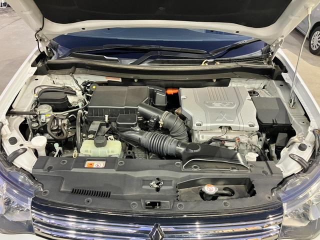 アウトランダーＰＨＥＶ Ｇプレミアムパッケージ　純正ナビ☆バックカメラ☆ＥＴＣ☆ドライブレコーダー☆レザーシート☆衝突軽減装置☆クルーズコントロール☆パワーシート☆Ｂｌｕｅｔｏｏｔｈ☆ＨＩＤヘッドライト☆純正アルミホイール（78枚目）