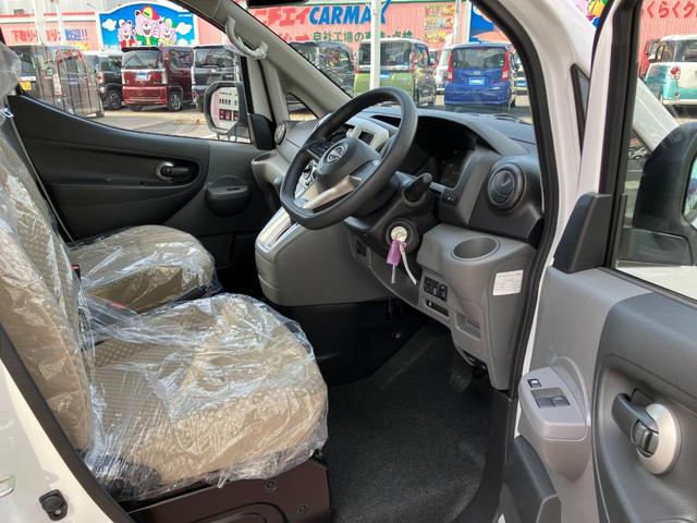 ＮＶ２００バネットバン 　福祉車両　スロープ　ウィンチ　リモコン　オートステップ　キーレスエントリー　パワーウィンドウ　衝突被害軽減システム　クリアランスソナー　アイドリングストップ　ヘッドライトレベライザー　電動格納ミラー（6枚目）