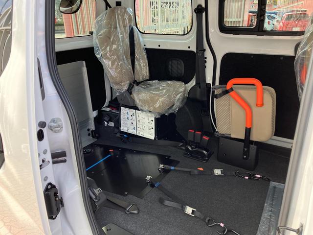 ＮＶ２００バネットバン 　福祉車両　スロープ　ウィンチ　リモコン　オートステップ　キーレスエントリー　パワーウィンドウ　衝突被害軽減システム　クリアランスソナー　アイドリングストップ　ヘッドライトレベライザー　電動格納ミラー（15枚目）