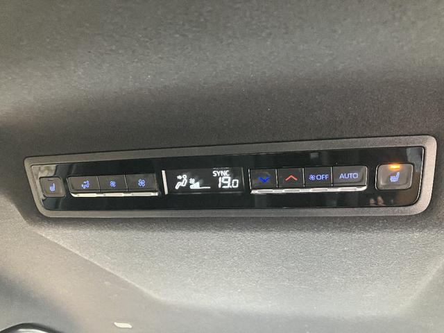 ヴォクシー ハイブリッドＳ－Ｚ　トヨタセーフティセンス　電動リアゲート　ナビ　ＴＶ　ＣＤ　ＤＶＤ　バックカメラ　スマートキー　オットマン　全席シートヒーター　ＡＣ１００Ｖ電源　ハーフレザーシート　レーダークルコン　クリアランスソナー（12枚目）