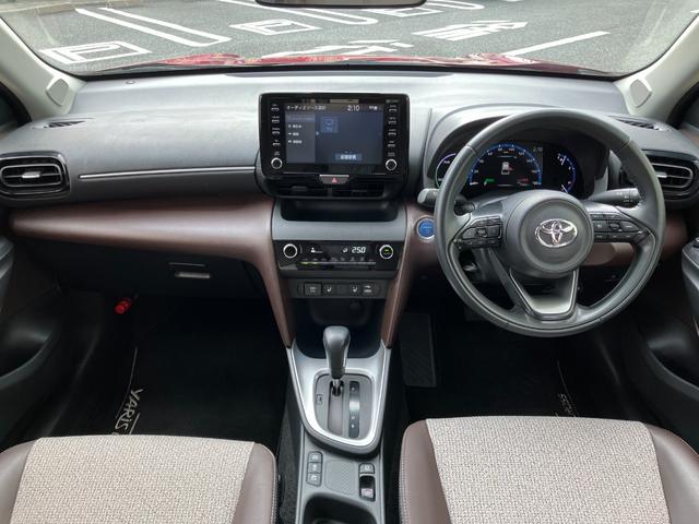 ヤリスクロス ハイブリッドＺ　ＴＶ　バックカメラ　シートヒーター　ＡＣ１００Ｖ電源　スマートキー　クリアランスソナー　レーダークルーズコントロール　レーンアシスト　衝突被害軽減　オートマチックハイビーム　ＬＥＤライト　ＥＴＣ２．０（5枚目）