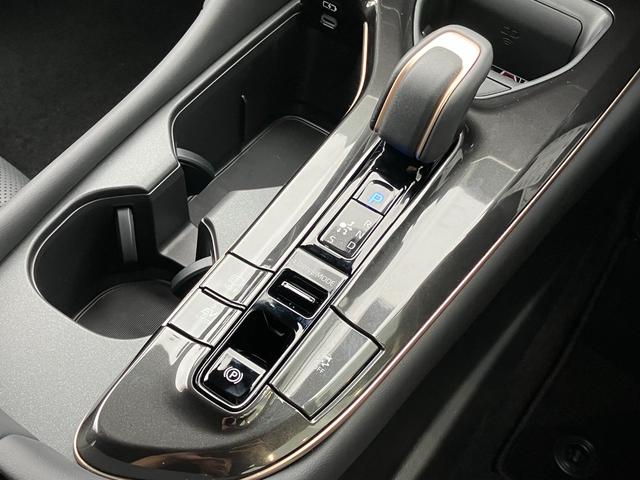 クラウンエステート Ｚ　４ＷＤ　モデリスタエアロ　寒冷地仕様　サンルーフ　パノラミックビューモニタ　パークアシスト　レーダークルコン　クリアランスソナー　レーンアシスト　パワーシート　衝突軽減　フェンダーアーチモールカラード（12枚目）