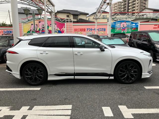クラウンエステート Ｚ　４ＷＤ　モデリスタエアロ　寒冷地仕様　サンルーフ　パノラミックビューモニタ　パークアシスト　レーダークルコン　クリアランスソナー　レーンアシスト　パワーシート　衝突軽減　フェンダーアーチモールカラード（18枚目）