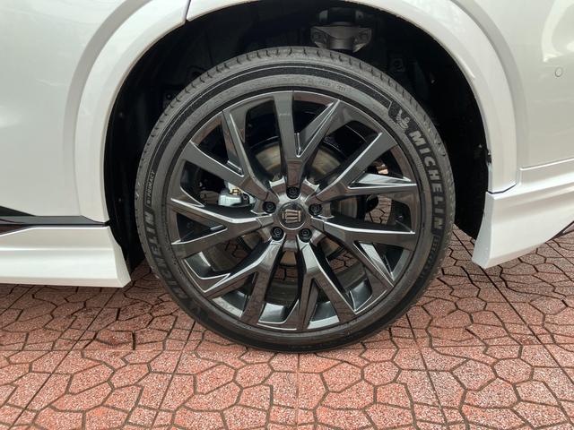 クラウンエステート Ｚ　４ＷＤ　モデリスタエアロ　寒冷地仕様　サンルーフ　パノラミックビューモニタ　パークアシスト　レーダークルコン　クリアランスソナー　レーンアシスト　パワーシート　衝突軽減　フェンダーアーチモールカラード（50枚目）