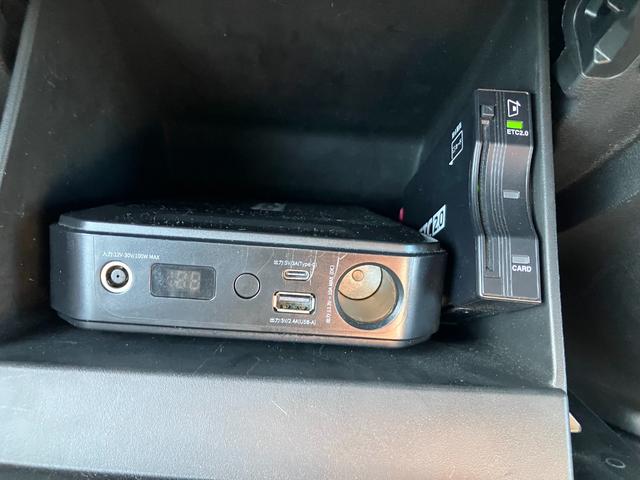 ジープ・ラングラーアンリミテッド サハラ　４ＷＤ　ナビ　ＴＶ　バックカメラ　スマートキー　レーダークルコン　ＥＴＣ２．０　ドライブレコーダー　クリアランスソナー　衝突被害軽減　ＬＥＤ　ステアリングヒーター　シートヒーター　ＢＳＭ　レザーシート（15枚目）