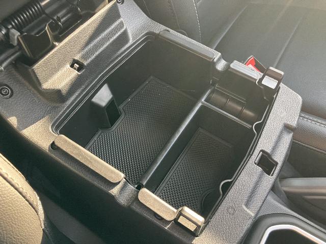 ジープ・ラングラーアンリミテッド サハラ　４ＷＤ　ナビ　ＴＶ　バックカメラ　スマートキー　レーダークルコン　ＥＴＣ２．０　ドライブレコーダー　クリアランスソナー　衝突被害軽減　ＬＥＤ　ステアリングヒーター　シートヒーター　ＢＳＭ　レザーシート（27枚目）