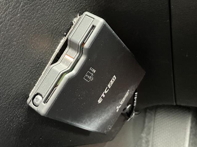 エスクード ベースグレード　４ＷＤ　ナビ　ＴＶ　バックカメラ　スマートキー　ＥＴＣ２．０　シートヒーター　クルーズコントロール　レーンアシスト　衝突被害軽減　ＬＥＤ　ヘッドライトウォッシャー　フォグ　ルーフレール　ハーフレザー（8枚目）