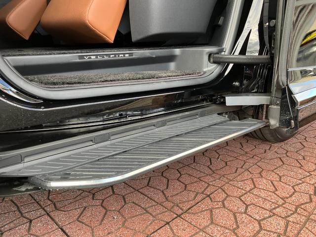 ヴェルファイアハイブリッド Z プレミア 4WD モデリスタエアロ サンルーフ フリップダウンモニター オートステップ ナビ TV パノラミックビューモニター レーダークルコン クリアランスソナー レーンアシスト 衝突軽減 オットマン LED(55枚目)