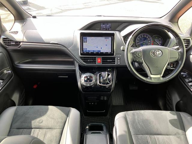 エスクァイア ハイブリッドＧｉプレミアムパッケジブラックテーラード　フリップダウンモニター　ナビ　ＴＶ　バックカメラ　純正ドラレコ　クリアランスソナー　クルコン　レーンアシスト　衝突被害軽減　両側電動スライドドア　オートマチックハイビーム　ＬＥＤ　ハーフレザーシート（5枚目）