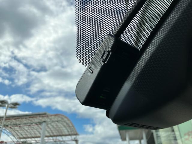 エスクァイア ハイブリッドＧｉプレミアムパッケジブラックテーラード　フリップダウンモニター　ナビ　ＴＶ　バックカメラ　純正ドラレコ　クリアランスソナー　クルコン　レーンアシスト　衝突被害軽減　両側電動スライドドア　オートマチックハイビーム　ＬＥＤ　ハーフレザーシート（6枚目）