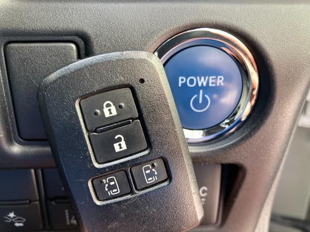 エスクァイア ハイブリッドＧｉプレミアムパッケジブラックテーラード　フリップダウンモニター　ナビ　ＴＶ　バックカメラ　純正ドラレコ　クリアランスソナー　クルコン　レーンアシスト　衝突被害軽減　両側電動スライドドア　オートマチックハイビーム　ＬＥＤ　ハーフレザーシート（13枚目）