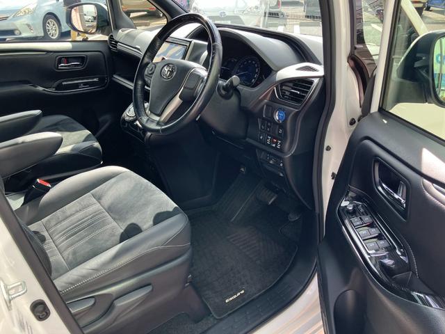 エスクァイア ハイブリッドＧｉプレミアムパッケジブラックテーラード　フリップダウンモニター　ナビ　ＴＶ　バックカメラ　純正ドラレコ　クリアランスソナー　クルコン　レーンアシスト　衝突被害軽減　両側電動スライドドア　オートマチックハイビーム　ＬＥＤ　ハーフレザーシート（29枚目）