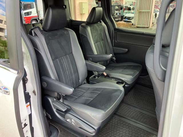 エスクァイア ハイブリッドＧｉプレミアムパッケジブラックテーラード　フリップダウンモニター　ナビ　ＴＶ　バックカメラ　純正ドラレコ　クリアランスソナー　クルコン　レーンアシスト　衝突被害軽減　両側電動スライドドア　オートマチックハイビーム　ＬＥＤ　ハーフレザーシート（35枚目）