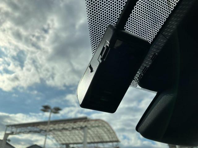 プリウス Sセーフティプラス 純正ナビ TV バックカメラ パークアシスト ヘッドアップディスプレイ 衝突被害軽減 スマートキー レーダークルコン ETC クリアランスソナー レーンアシスト オートマチックハイビーム 純正ドラレコ(9枚目)