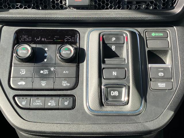 ステップワゴン ｅ：ＨＥＶスパーダ　フリップダウンモニター　マルチビューカメラ　純正ナビ　ＴＶ　スマートキー　ドラレコ　電動リアゲート　レーダークルコン　ＥＴＣ　クリアランスソナー　レーンアシスト　衝突被害軽減　ＬＥＤ　シートヒーター（8枚目）