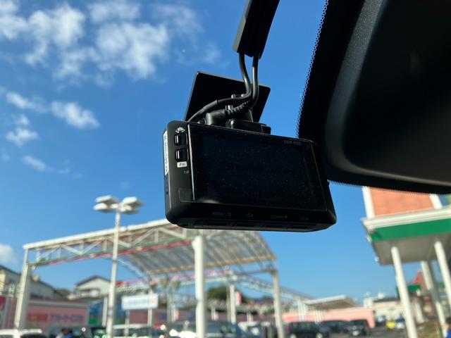 ステップワゴン ｅ：ＨＥＶスパーダ　フリップダウンモニター　マルチビューカメラ　純正ナビ　ＴＶ　スマートキー　ドラレコ　電動リアゲート　レーダークルコン　ＥＴＣ　クリアランスソナー　レーンアシスト　衝突被害軽減　ＬＥＤ　シートヒーター（9枚目）