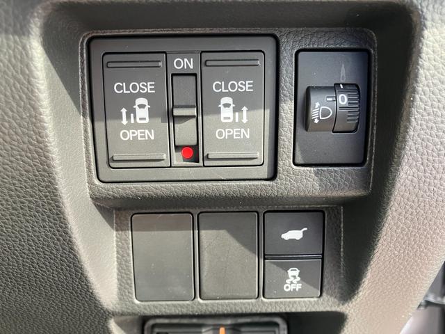 ステップワゴン ｅ：ＨＥＶスパーダ　フリップダウンモニター　マルチビューカメラ　純正ナビ　ＴＶ　スマートキー　ドラレコ　電動リアゲート　レーダークルコン　ＥＴＣ　クリアランスソナー　レーンアシスト　衝突被害軽減　ＬＥＤ　シートヒーター（11枚目）