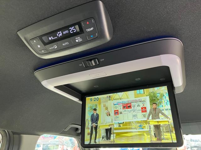 ステップワゴン ｅ：ＨＥＶスパーダ　フリップダウンモニター　マルチビューカメラ　純正ナビ　ＴＶ　スマートキー　ドラレコ　電動リアゲート　レーダークルコン　ＥＴＣ　クリアランスソナー　レーンアシスト　衝突被害軽減　ＬＥＤ　シートヒーター（14枚目）