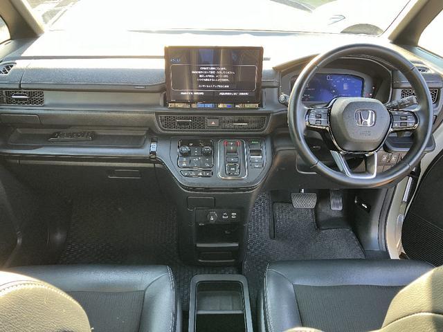 ステップワゴン e:HEVスパーダ マルチビューカメラ フリップダウンモニター 純正ナビ TV スマートキー BSM ETC レーダークルコン クリアランスソナー レーンアシスト 衝突被害軽減 LED 電動リアゲート 前席シートヒーター(5枚目)