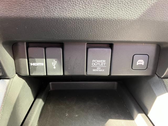 オデッセイハイブリッド ハイブリッドアブソルート・ホンダセンシング　マルチビューカメラシステム　大型アームレスト　フリップダウンモニター　純正ナビ　ＴＶ　センターコンソールボックス　前後ドラレコ　クリアランスソナ　レーダークルコン　パークアシスト　衝突被害軽減　ＥＴＣ（14枚目）