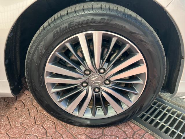 オデッセイハイブリッド ハイブリッドアブソルート・ホンダセンシング　マルチビューカメラシステム　大型アームレスト　フリップダウンモニター　純正ナビ　ＴＶ　センターコンソールボックス　前後ドラレコ　クリアランスソナ　レーダークルコン　パークアシスト　衝突被害軽減　ＥＴＣ（25枚目）