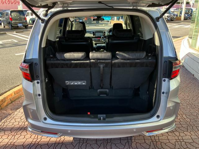 オデッセイハイブリッド ハイブリッドアブソルート・ホンダセンシング　マルチビューカメラシステム　大型アームレスト　フリップダウンモニター　純正ナビ　ＴＶ　センターコンソールボックス　前後ドラレコ　クリアランスソナ　レーダークルコン　パークアシスト　衝突被害軽減　ＥＴＣ（28枚目）