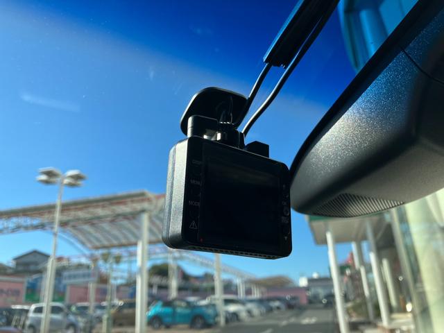 オデッセイハイブリッド ハイブリッドアブソルート・ホンダセンシング　マルチビューカメラシステム　大型アームレスト　フリップダウンモニター　純正ナビ　ＴＶ　センターコンソールボックス　前後ドラレコ　クリアランスソナ　レーダークルコン　パークアシスト　衝突被害軽減　ＥＴＣ（31枚目）