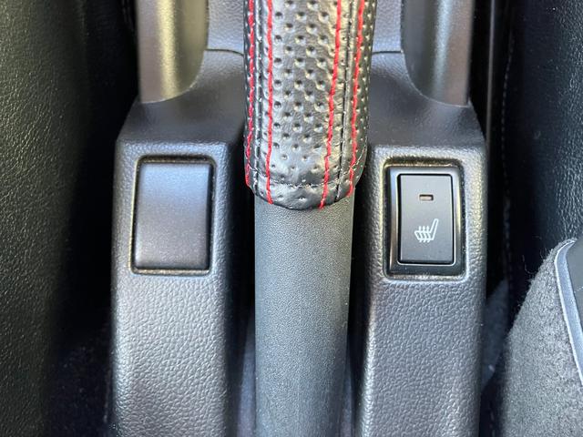 スイフト ハイブリッドＲＳ　全方位モニター用カメラパッケージ装着車　純正８インチナビ　ＴＶ　スマートキー　純正前後ドラレコ　レーダークルコン　ＥＴＣ　クリアランスソナー　レーンアシスト　衝突被害軽減　ＬＥＤ　スマートキー　フォグ（13枚目）