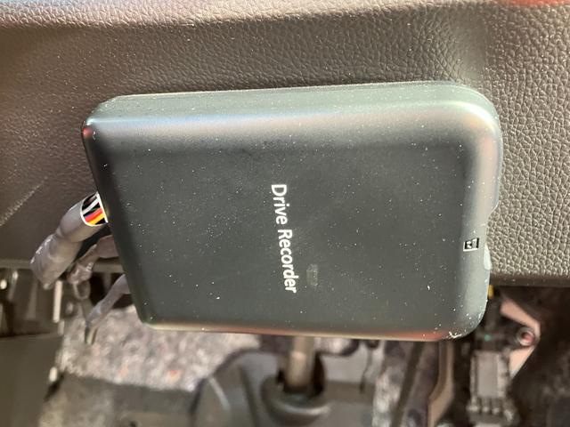 スイフト ハイブリッドＲＳ　全方位モニター用カメラパッケージ装着車　純正８インチナビ　ＴＶ　スマートキー　純正前後ドラレコ　レーダークルコン　ＥＴＣ　クリアランスソナー　レーンアシスト　衝突被害軽減　ＬＥＤ　スマートキー　フォグ（17枚目）