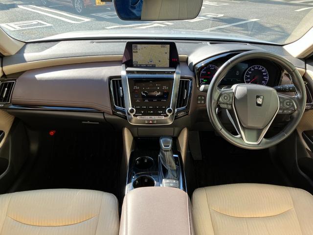 クラウンハイブリッド Ｓ　Ｃパッケージ　パノラミックビューモニター　純正ナビ　ＴＶ　スマートキー　ドラレコ　ＥＴＣ　レーダークルコン　衝突被害軽減　クリアランスソナー　レーンアシスト　ＬＥＤ　シートヒータ　ステアリングヒーター　１００Ｖ電源（5枚目）