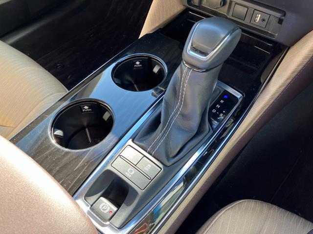 クラウンハイブリッド Ｓ　Ｃパッケージ　パノラミックビューモニター　純正ナビ　ＴＶ　スマートキー　ドラレコ　ＥＴＣ　レーダークルコン　衝突被害軽減　クリアランスソナー　レーンアシスト　ＬＥＤ　シートヒータ　ステアリングヒーター　１００Ｖ電源（14枚目）