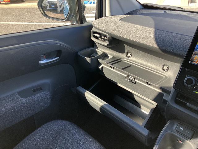 シエンタ ハイブリッドＺ　パノラミックビューモニター　トヨタセーフティセンス　ナビ　ＴＶ　クリアランスソナー　レーダークルコン　レーンアシスト　衝突被害軽減　両側電動スライドドア　オートマチックハイビーム　ＬＥＤ　スマートキー（28枚目）